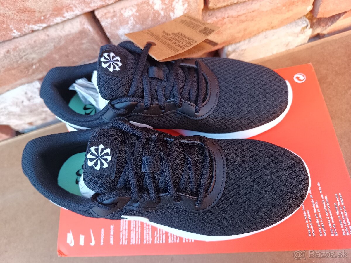 Dámské tenisky na běhání Nike Tanjun, velikost 40 - 3