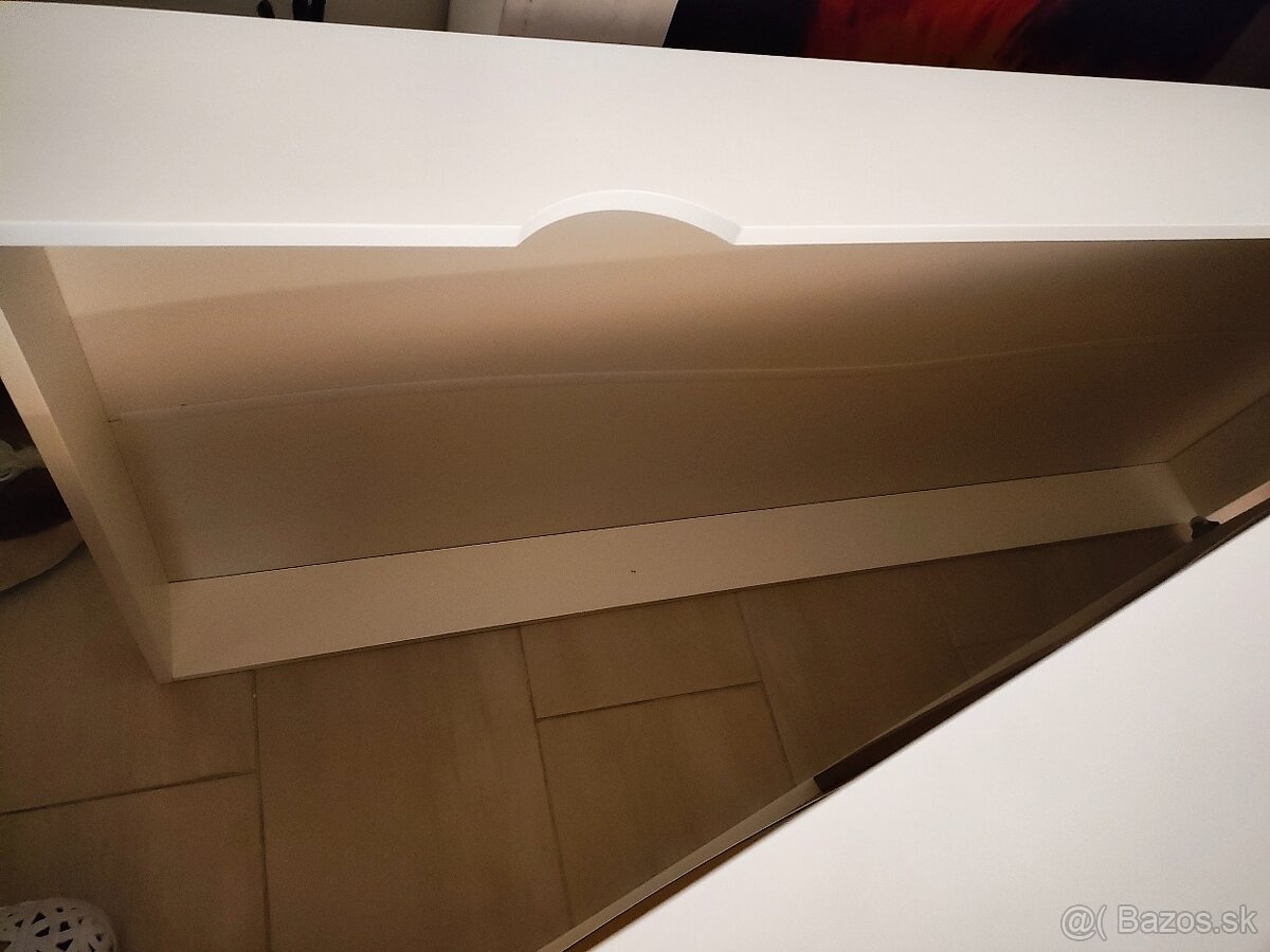 ZÁSUVKY POD POSTEĽ - 3