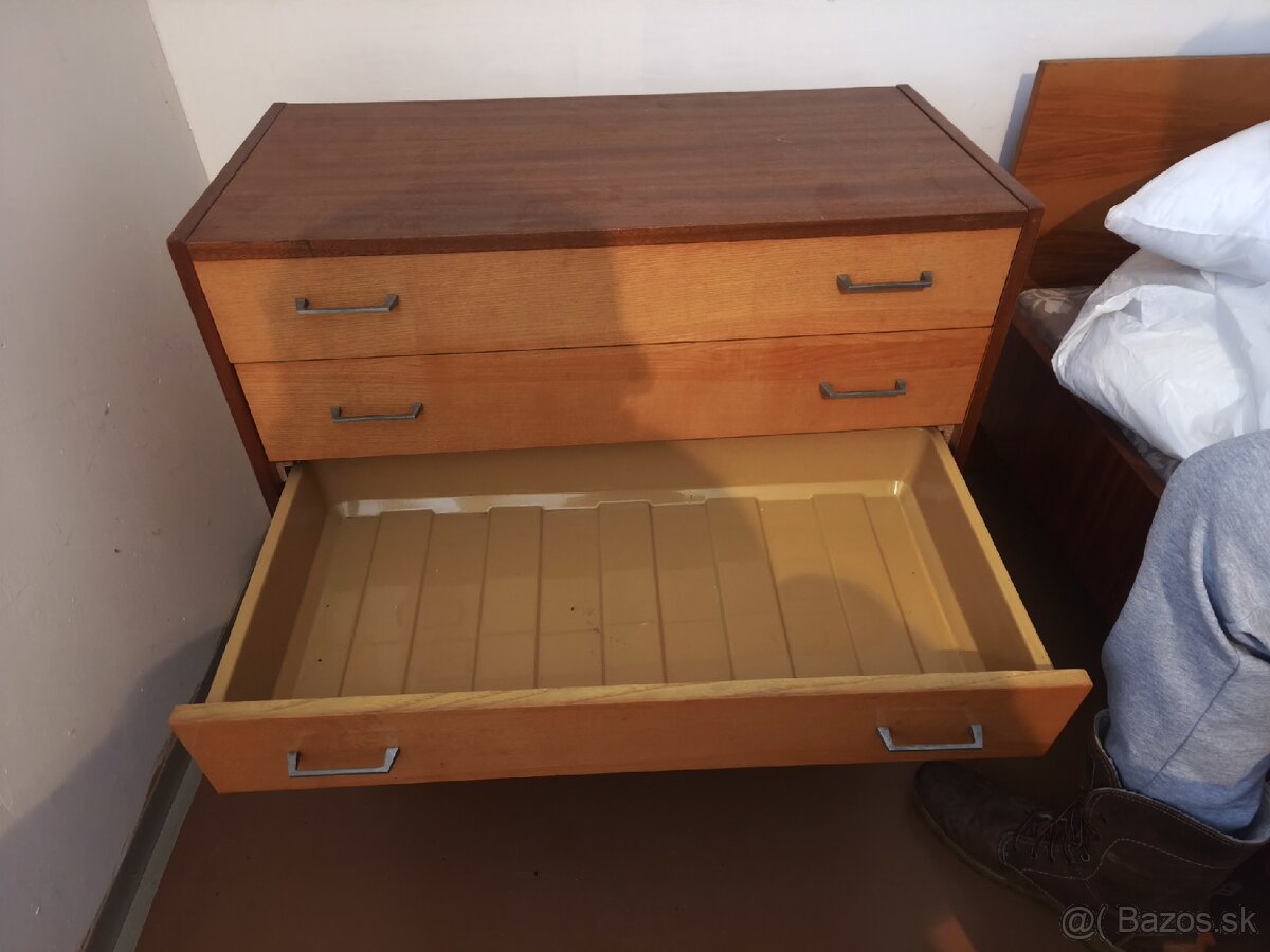 Komoda - 3