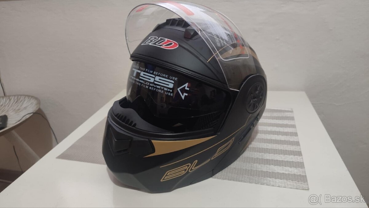 Nová vyklapacia prilba - 3