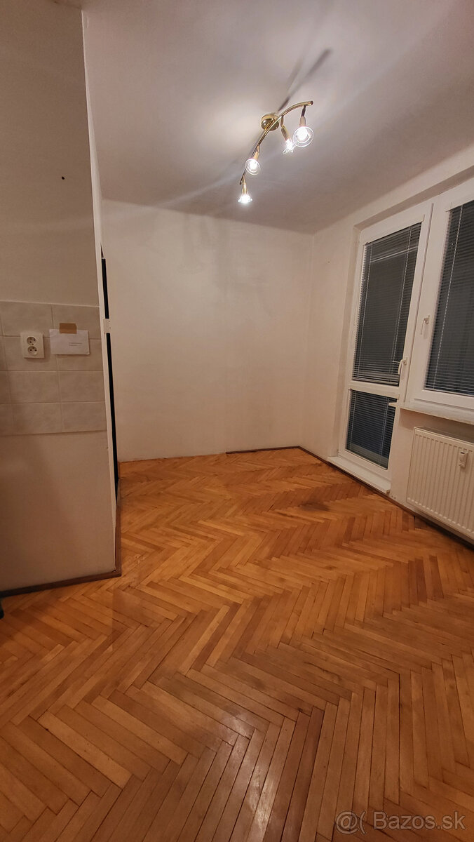 1 izbový byt, 44 m2, Mederčská 12, Komárno - 3