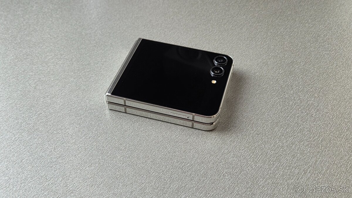 Samsung Z-Flip 5 "cream" - 3