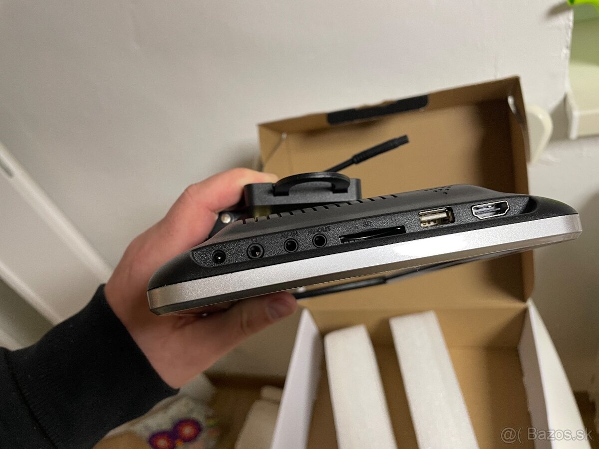 LCD 10" (cca 27cm) multimediálny prehrávač - 3