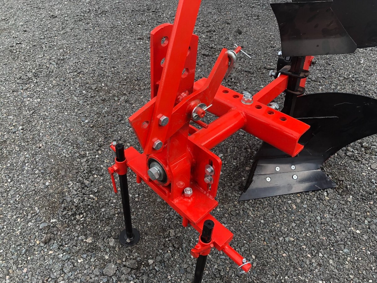 Obracecí pluh PO 230 - 3