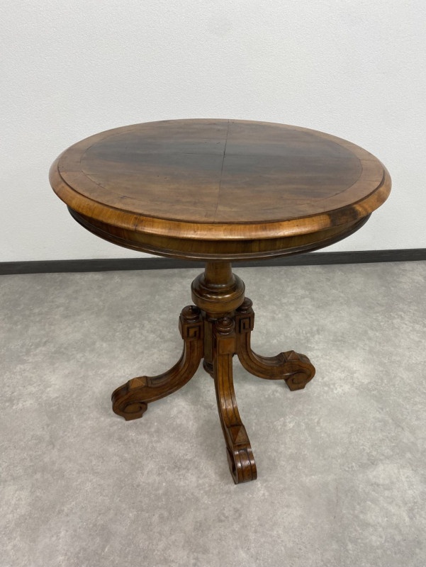 okrúhly starožitný stolík s orechovou dýhou - 3