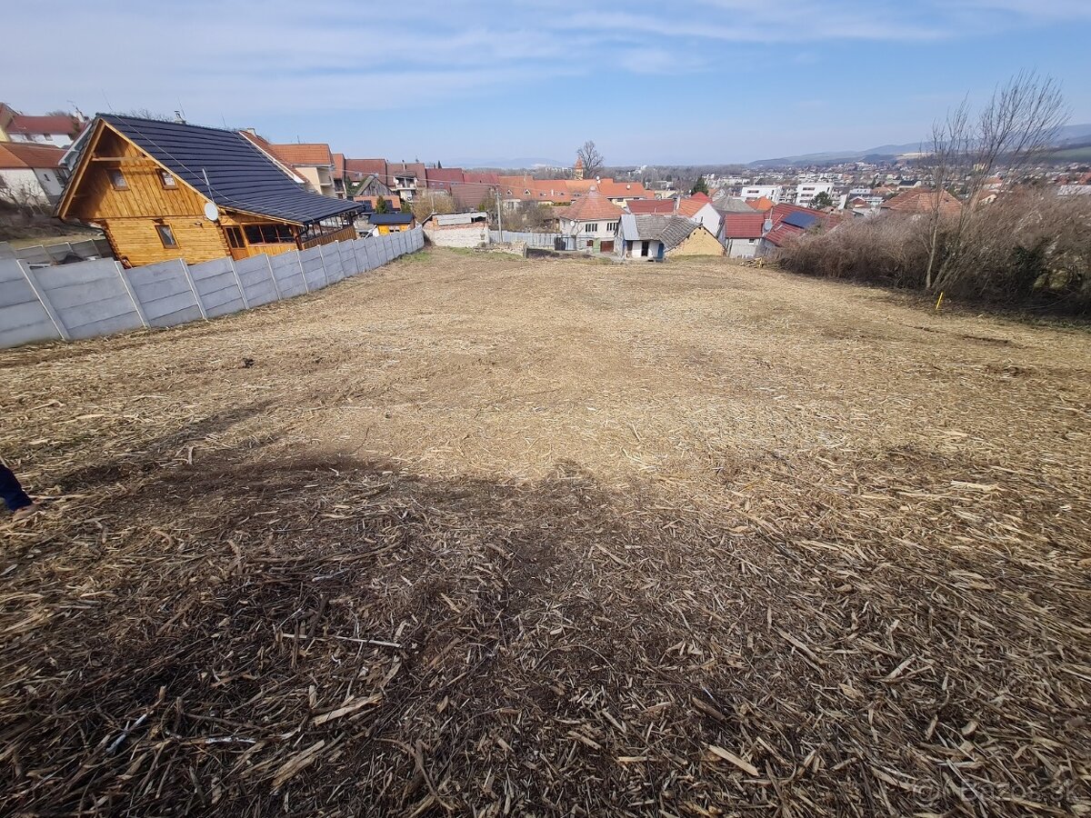Predáme slnečný pozemok 1623m - 3