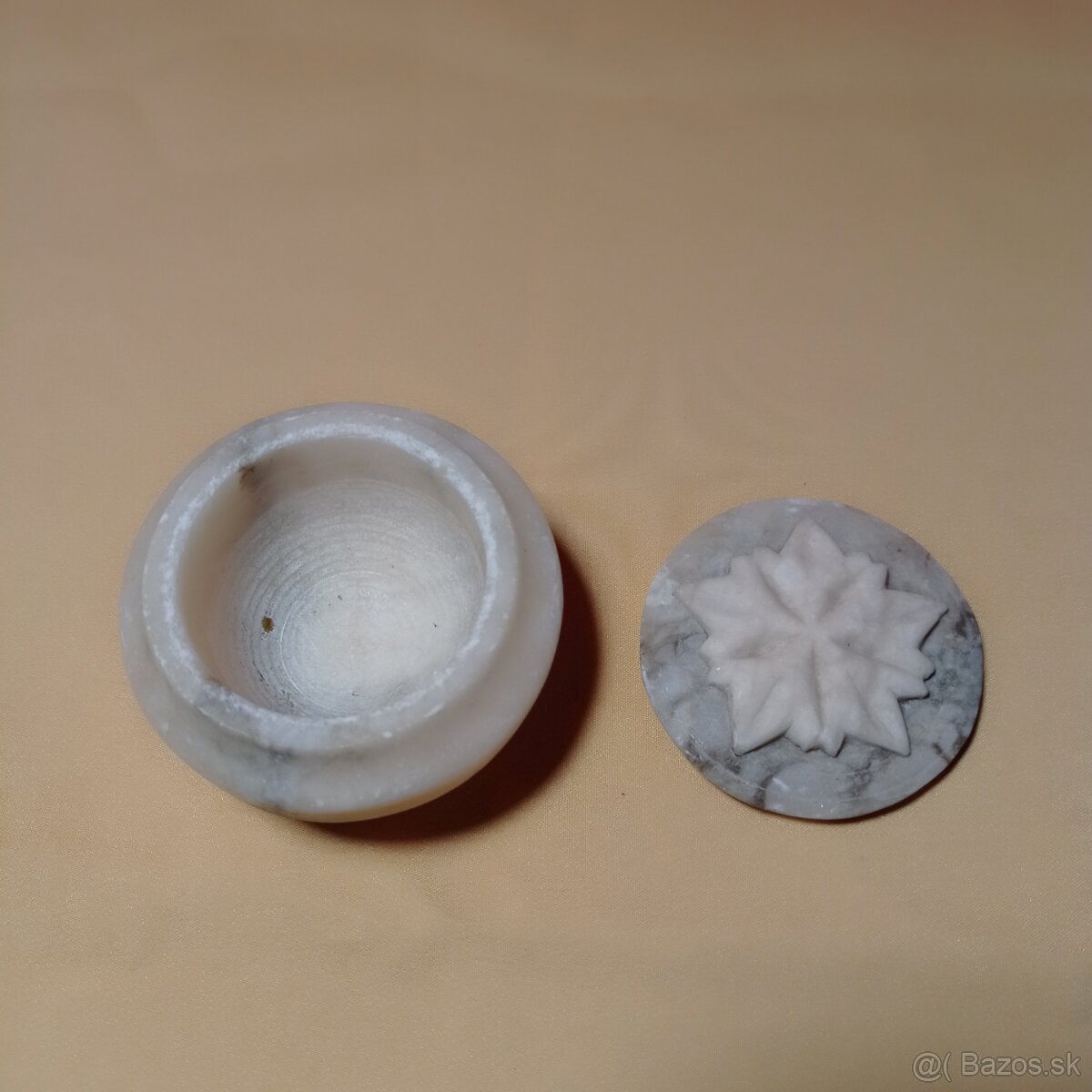 okrúhla mramorová dózička - starožitnosť - 3