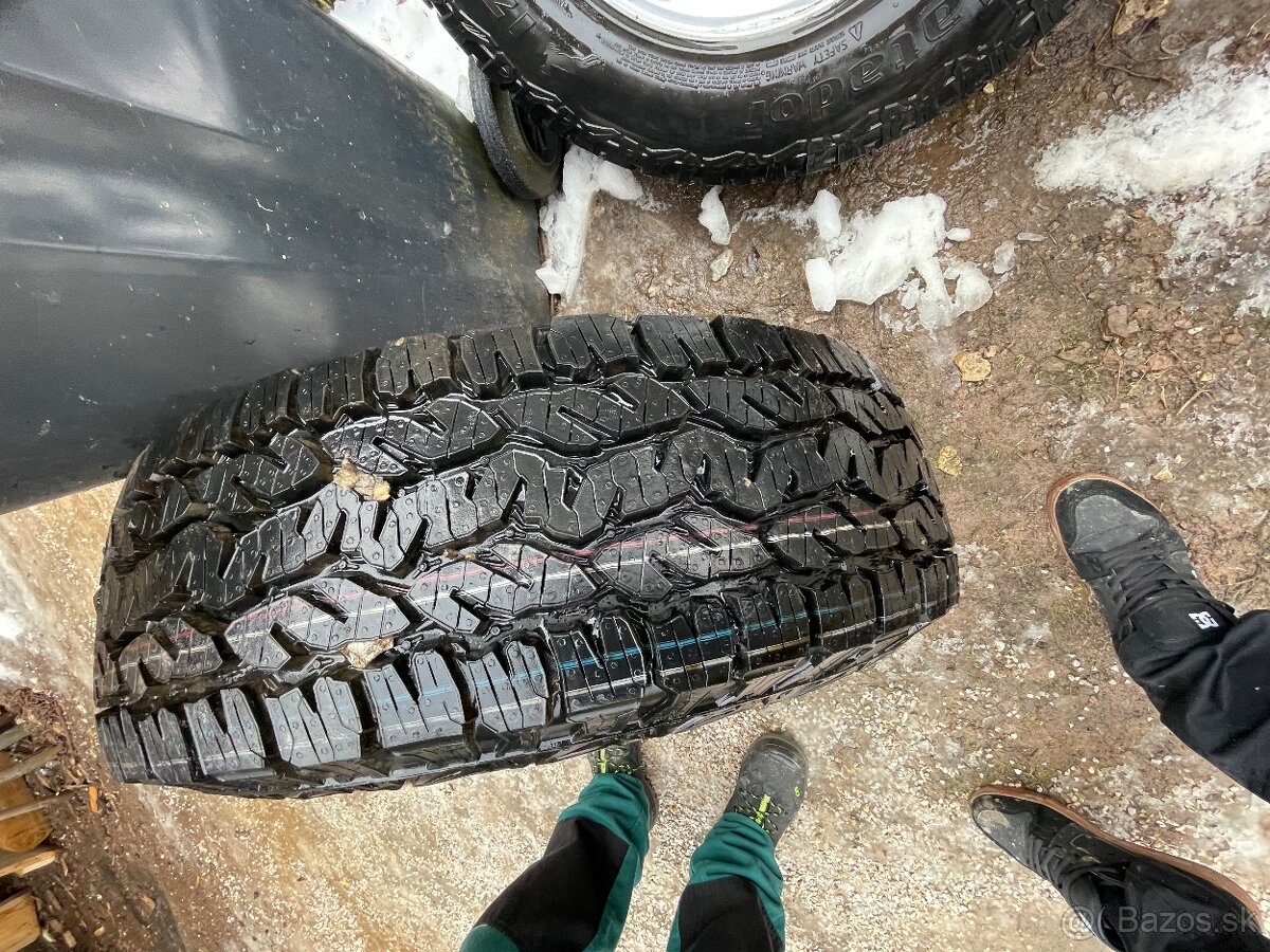 Predam kolesa R15 235/75 - 3