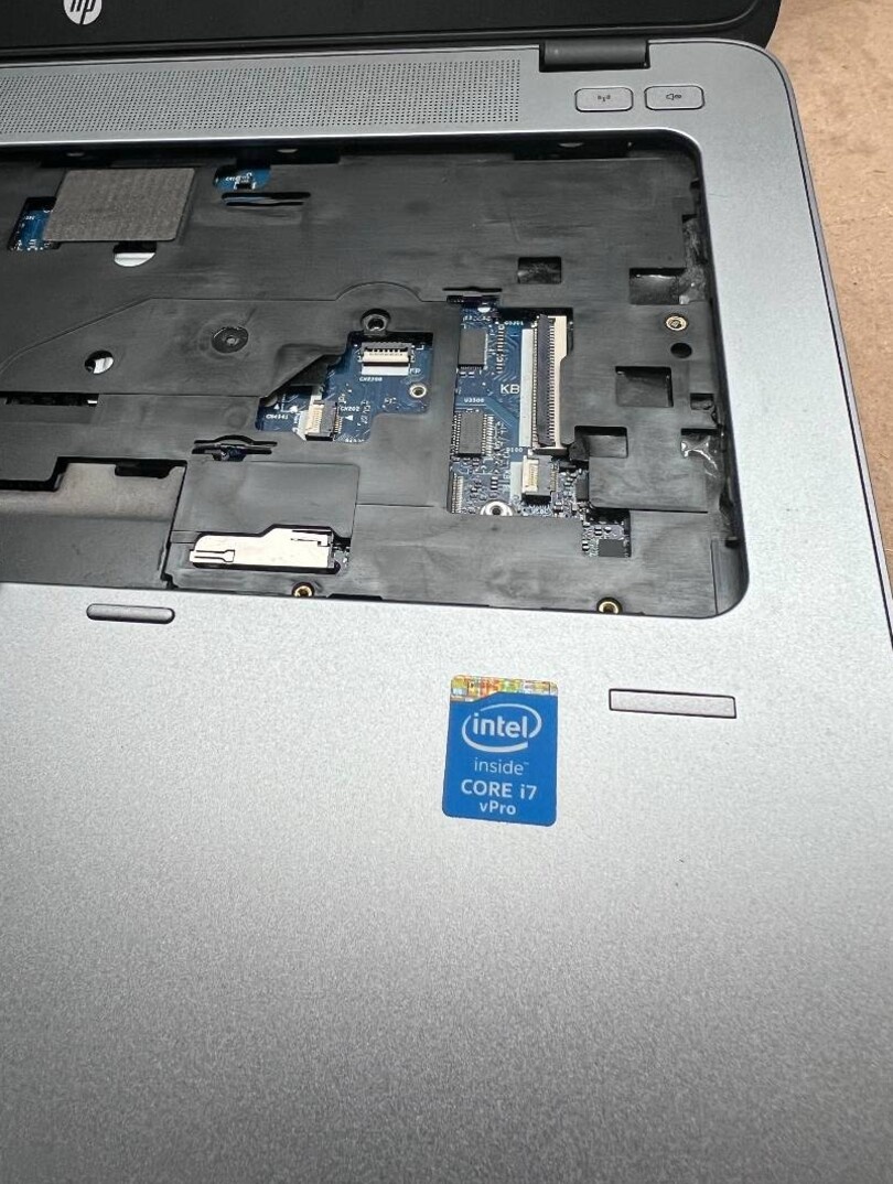 Predám pokazený notebook na náhradné diely HP 840 G2 - 3