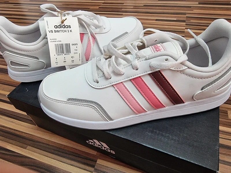 Adidas VS Switch 3K... - 3