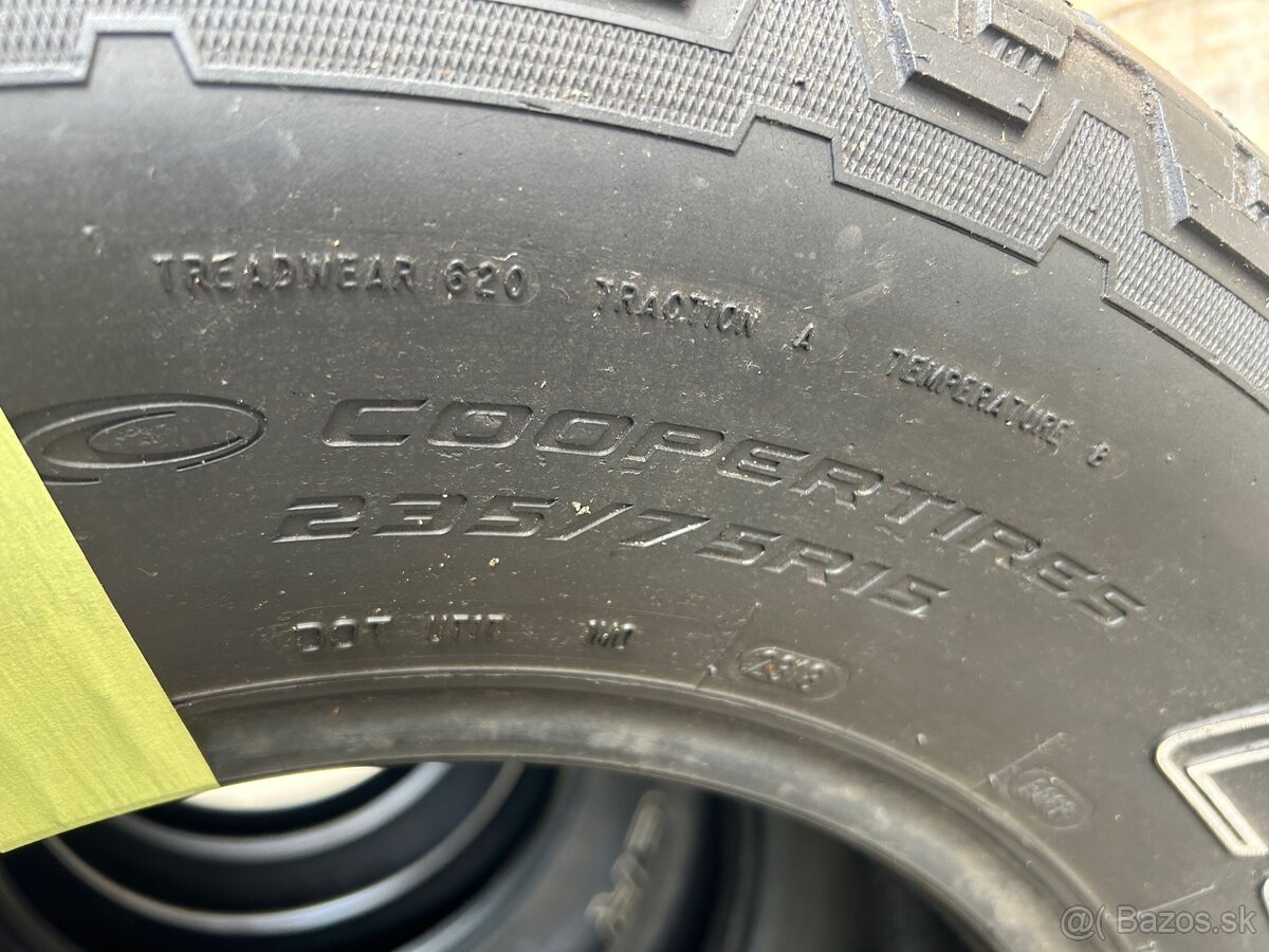 Cooper 235/75/15”-109T - 3