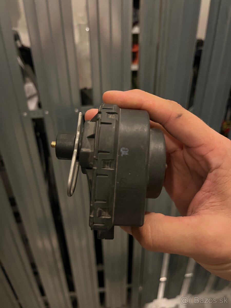 Servomotor trojcestného ventilu Junkers - 3
