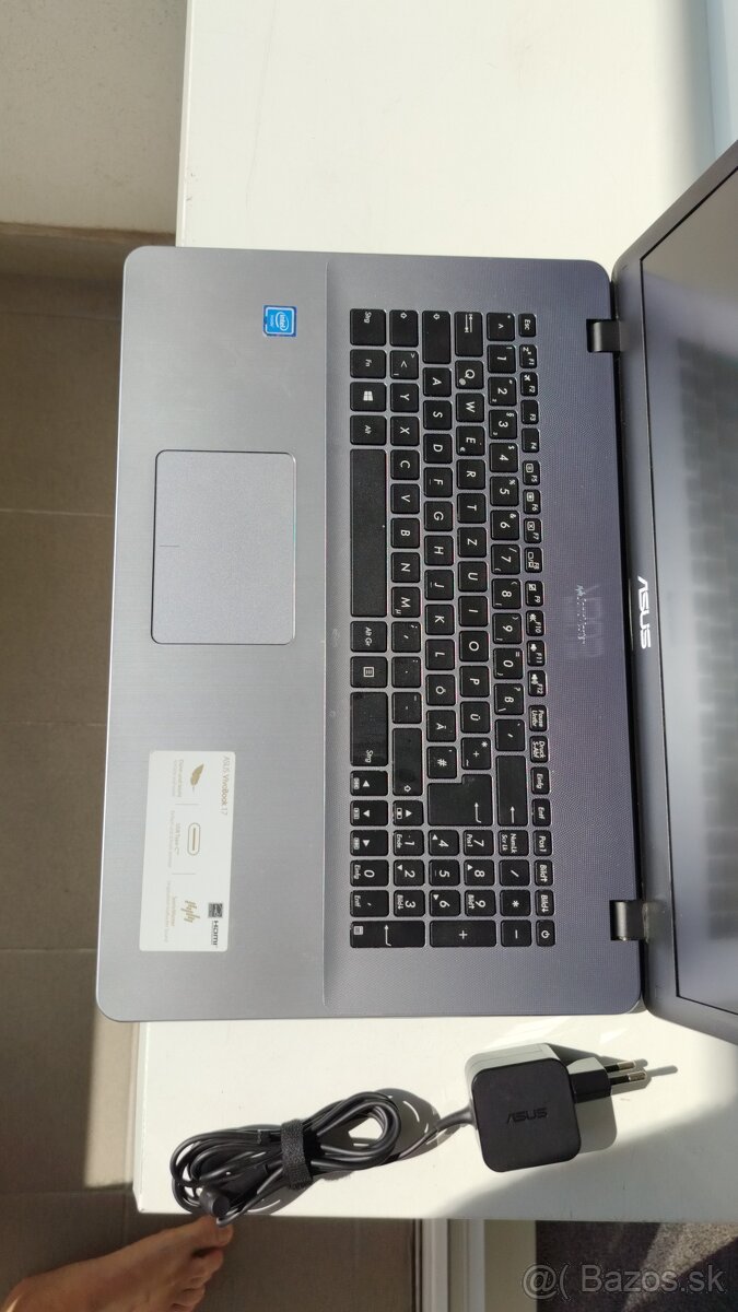 Notebook ASUS VIVOBOOK R702MA-BX005T vo výbornom stave. - 3