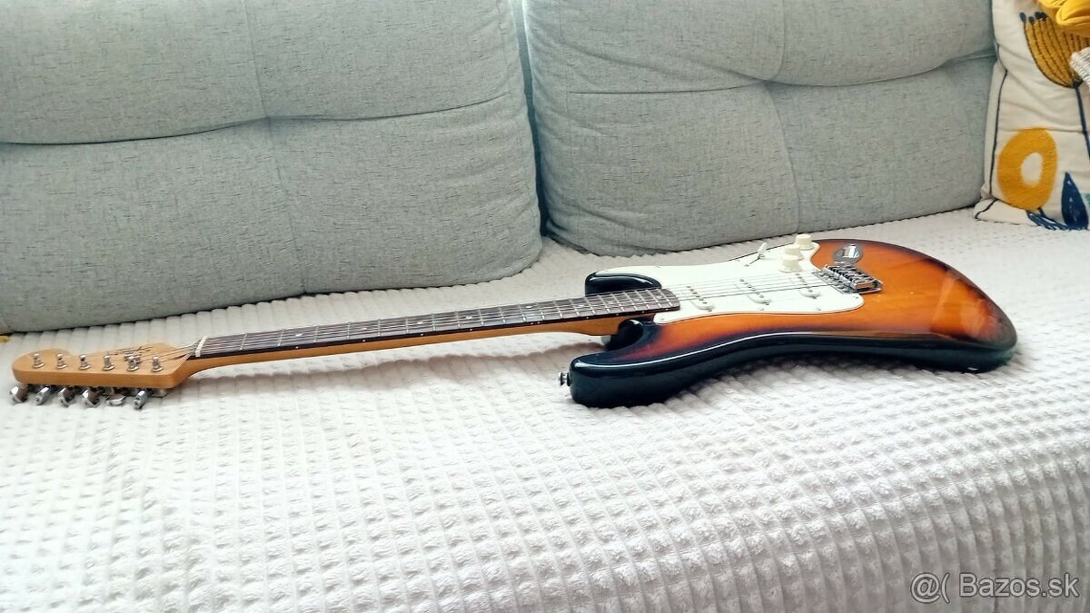 SQUIER STRATOCASTER - 3