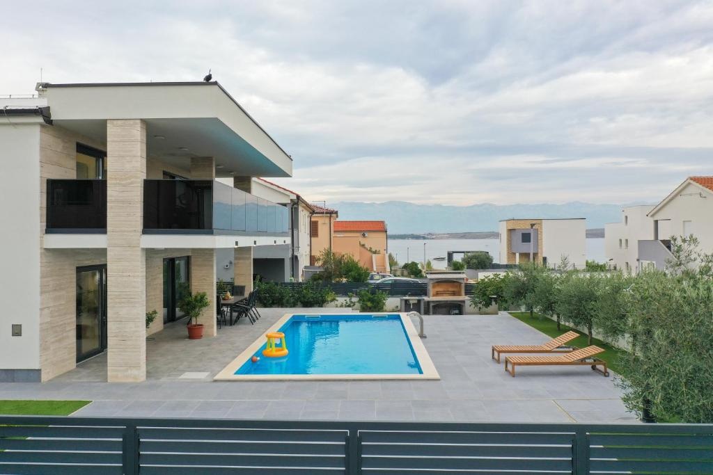 Chorvátsko, luxusná vila 120 metrov od mora. - 3