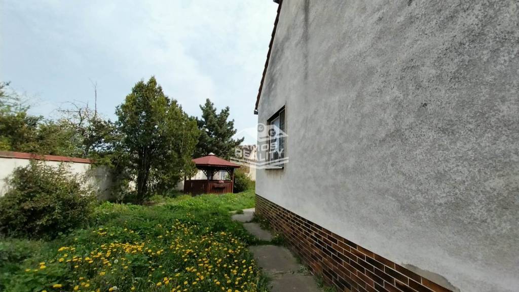 PREDAJ, 4 i RD, pozemok 721 m2, Šaštín, okres:Senica, ZNÍŹEN - 3