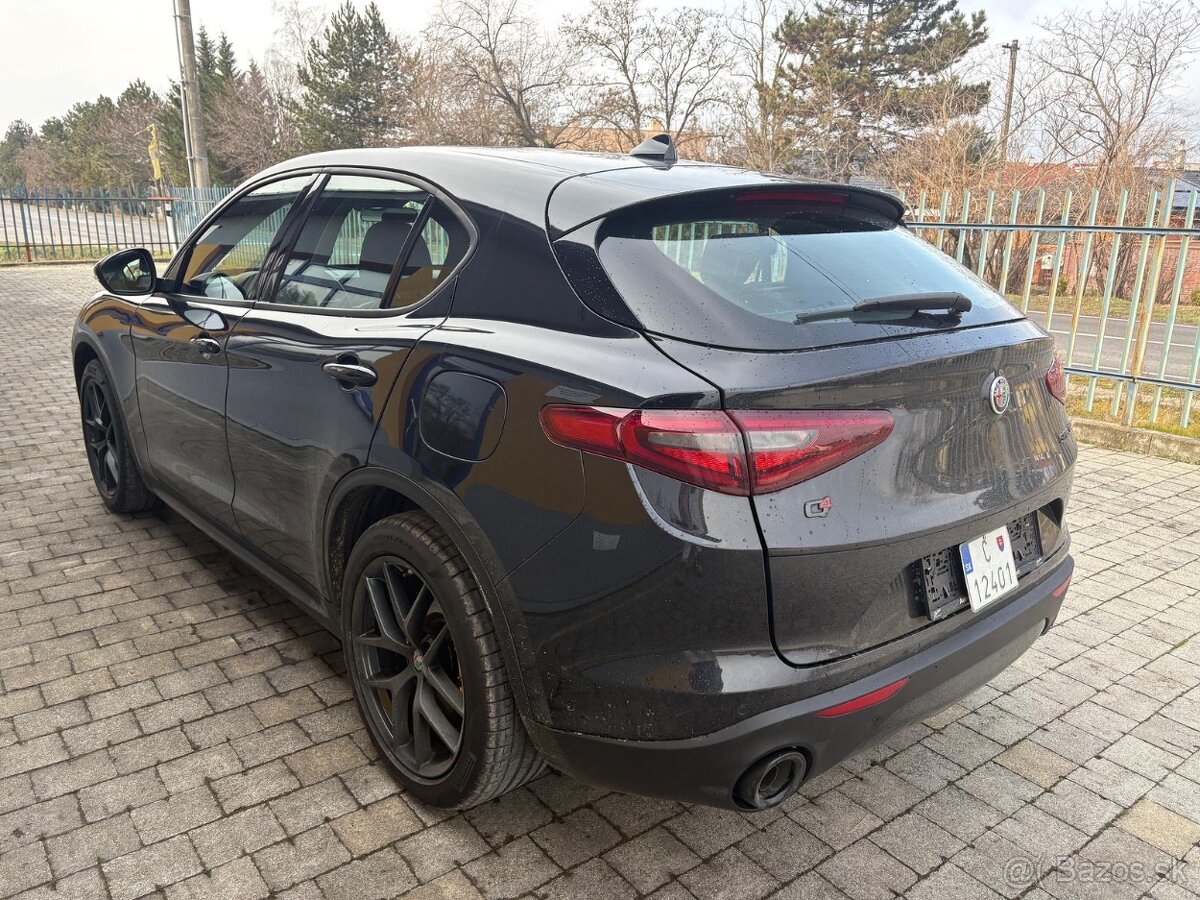 Alfa Romeo Stelvio 2.0 benzín - 3