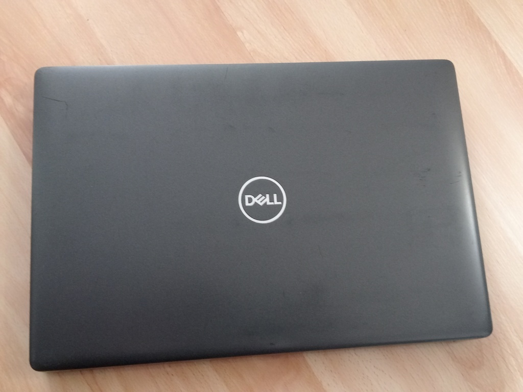 predám Dell latitude 5400 - Intel core i5 - 8gb ram -ssd - 3