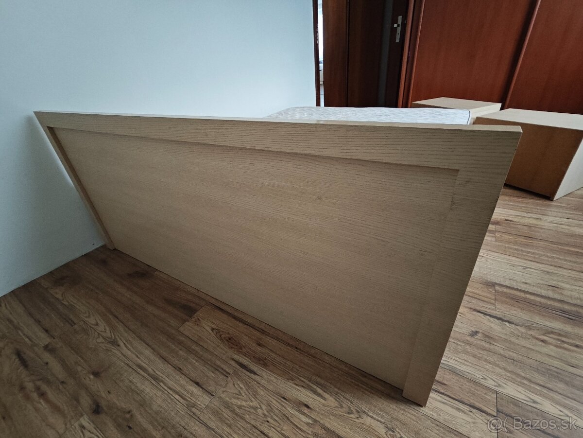 Predám staršiu manželskú posteľ 160x200 s matracom - 3