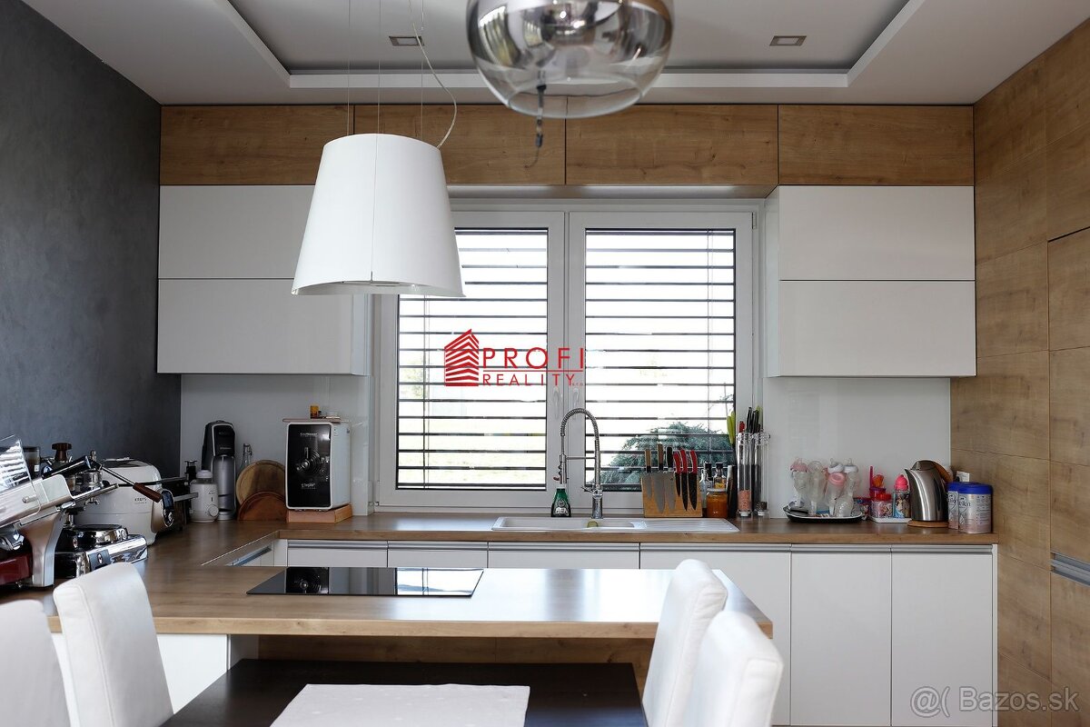 REZERVOVANÉ: Luxusný 4izbový dom s dvojgarážou - 3