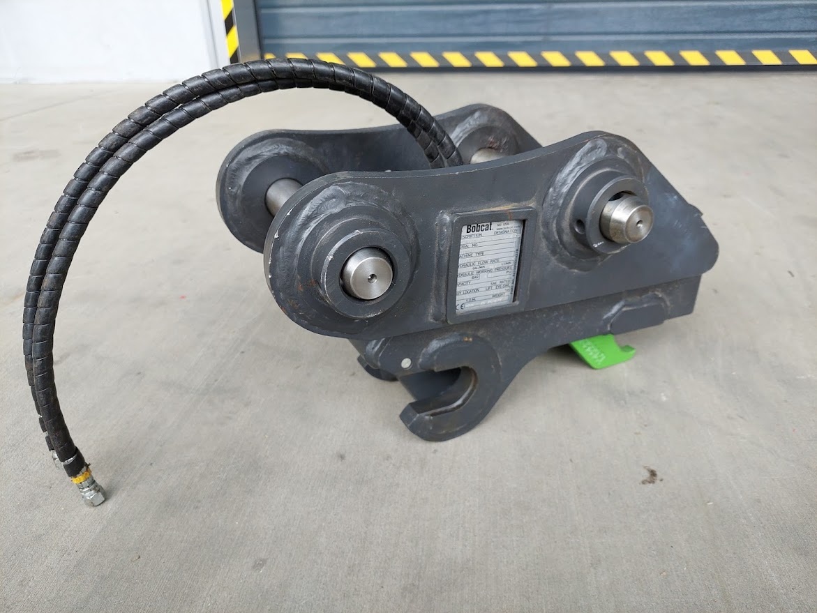 Hydraulický rýchloupinák na minibager + lyžica 30 cm 3T - 3