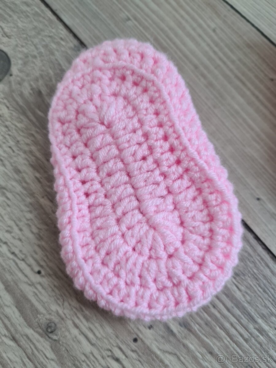 Háčkované topánočky (veľ. 15/16)
- 3