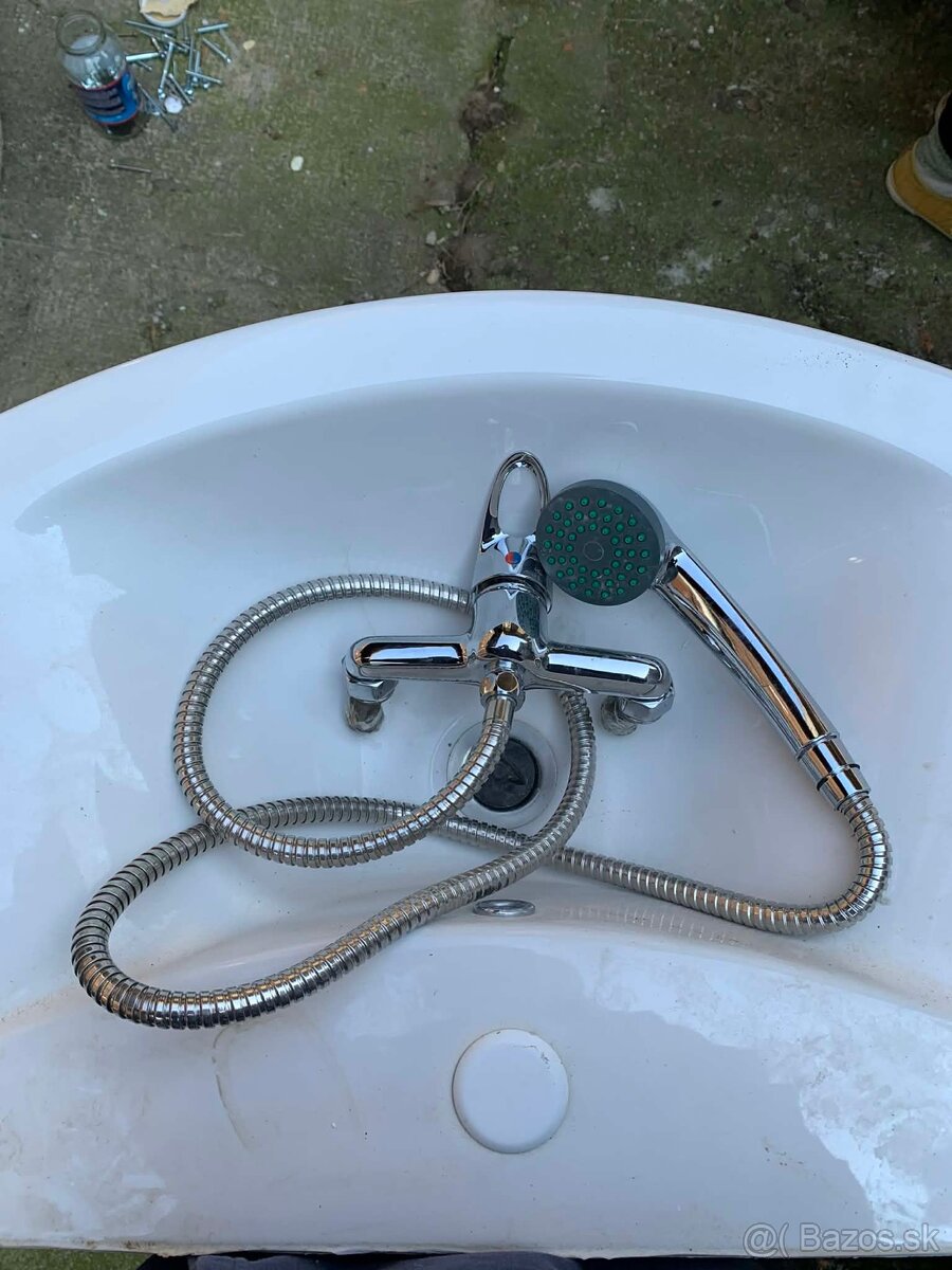 Predám skrinku, digestor, radiátor, svetlo - 3