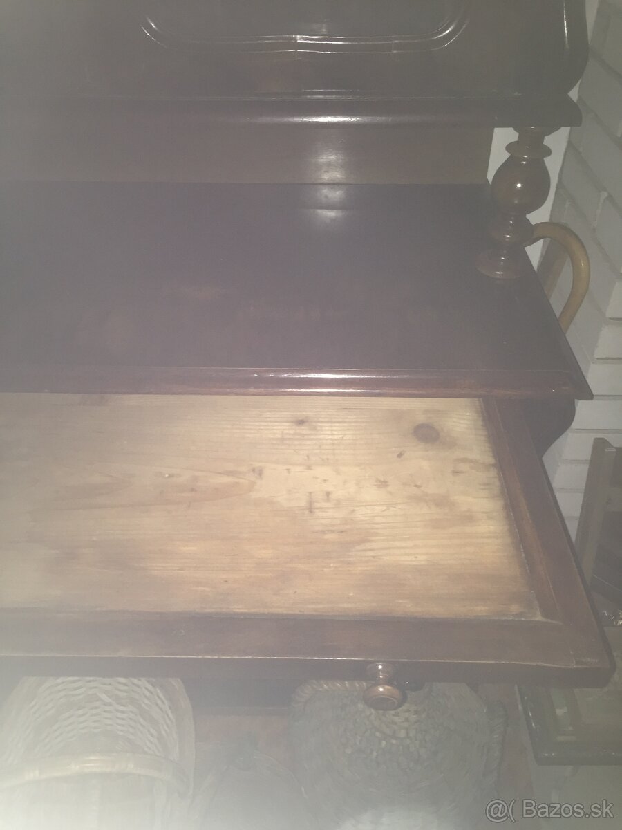 Starožitný príborník. - 3