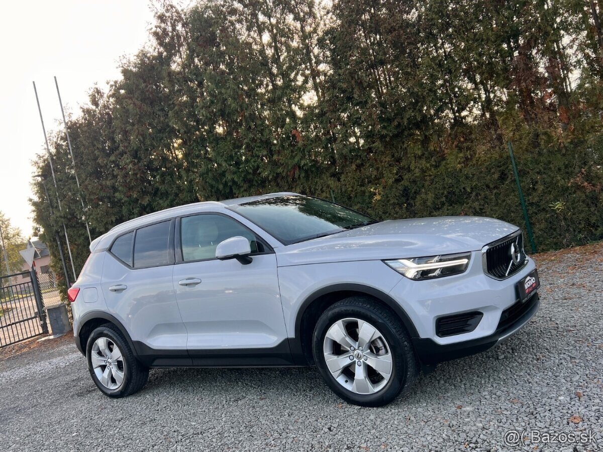 Volvo XC40 D3 Momentum AWD A/T - 3