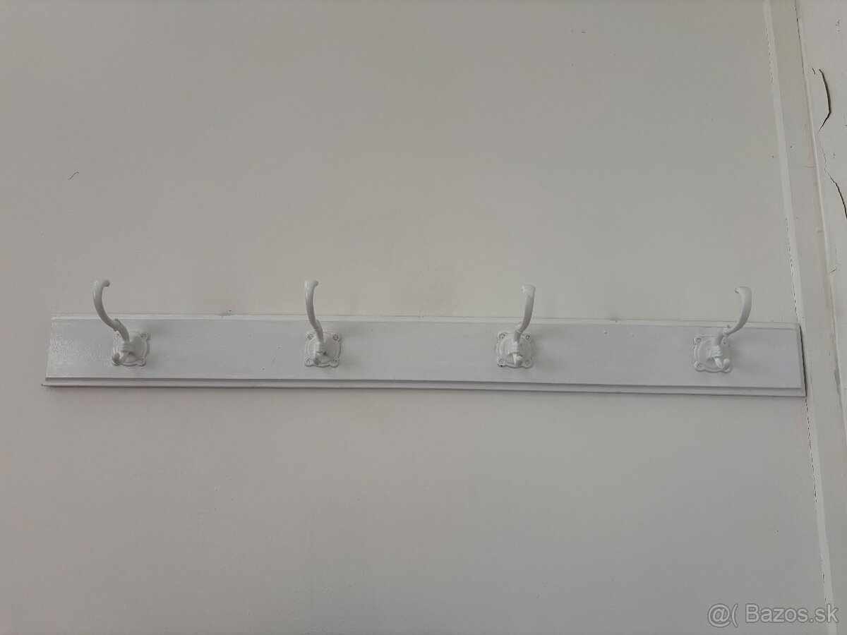 Vešiaky - 3