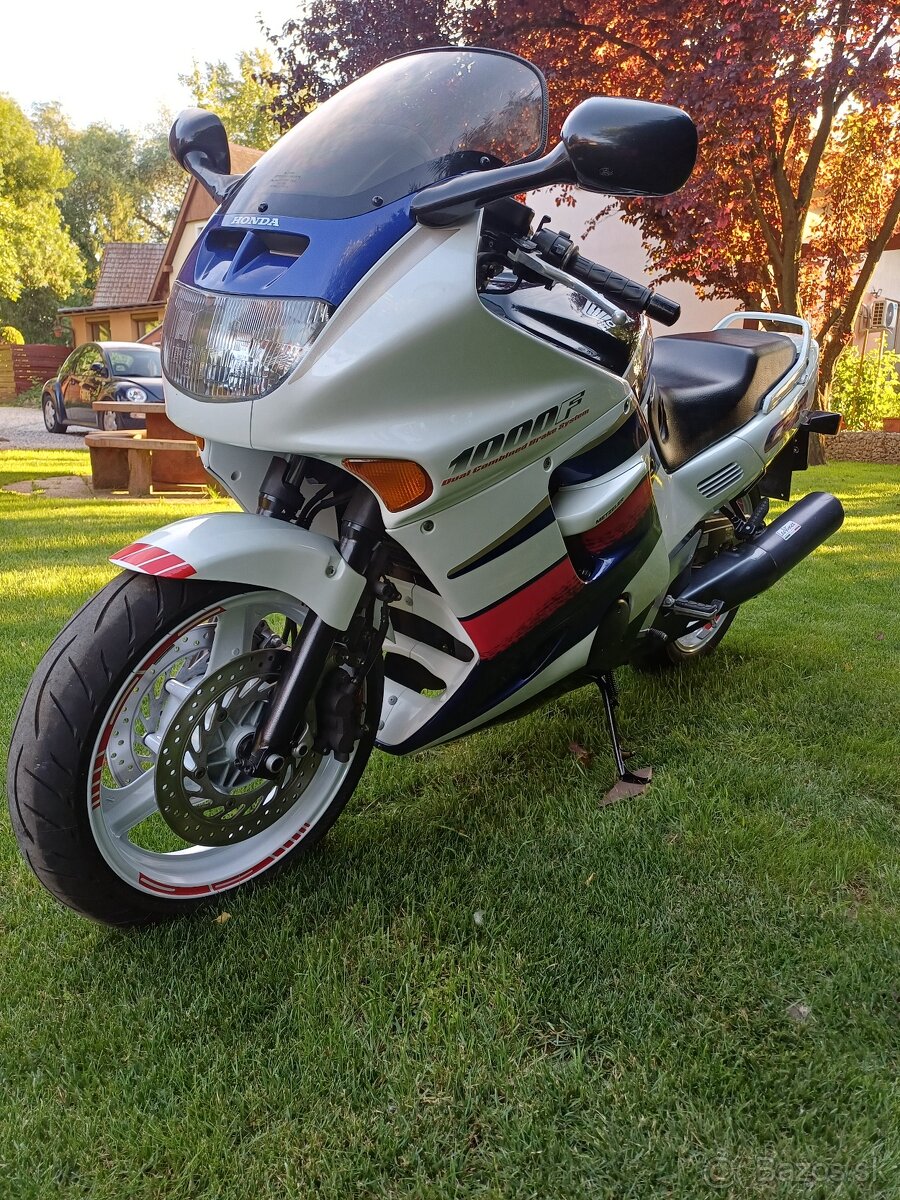 Honda CBR1000F - 3