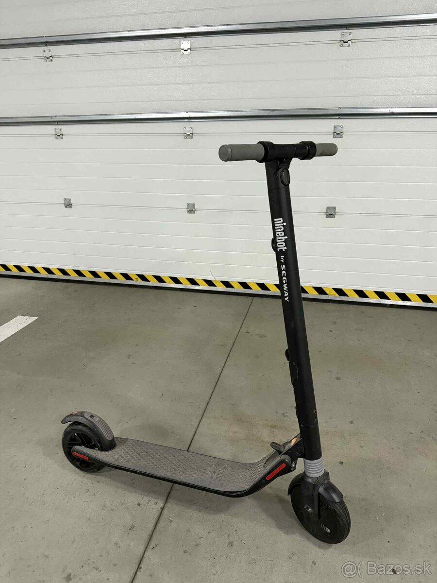 Elektrická kolobežka Ninebot KickScooter LED podsvietená - 3