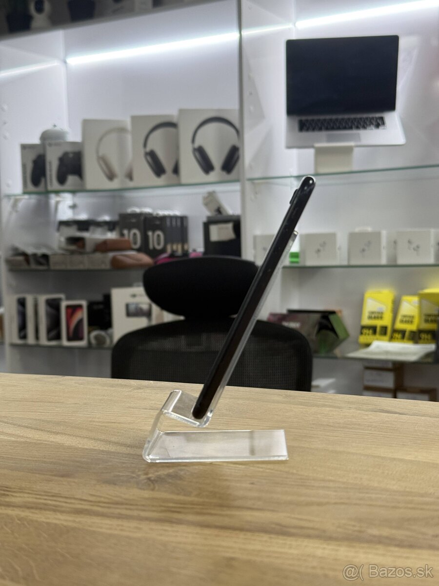 iPhone SE 2022 Black 128GB - 3