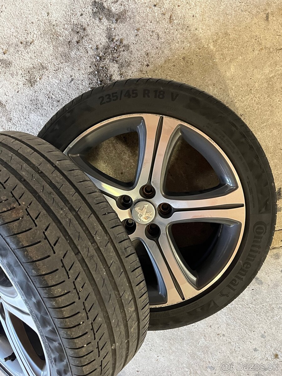 R18 235/45 Pegueot - 3