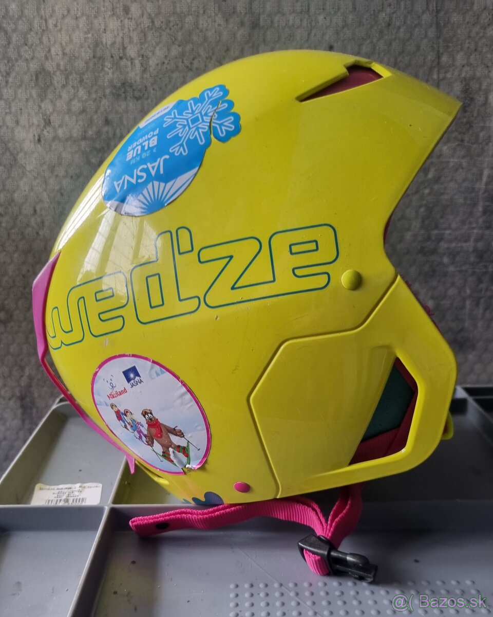 Detské/juniorské lyže + paličky (25 €) + 2× helma (15 €/ks) - 3