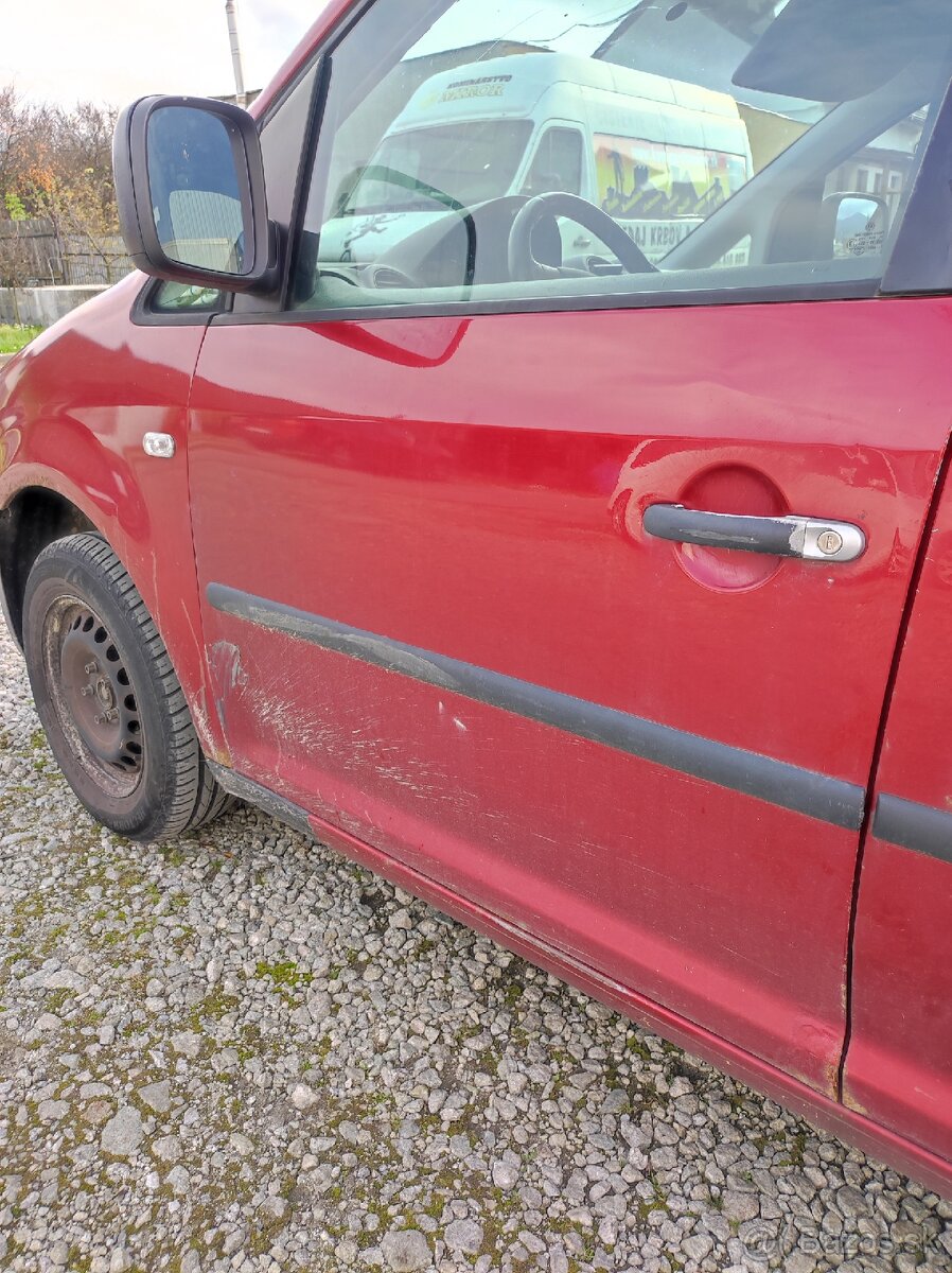 VW Caddy 1.9 TDi rozpredám lacno - 3