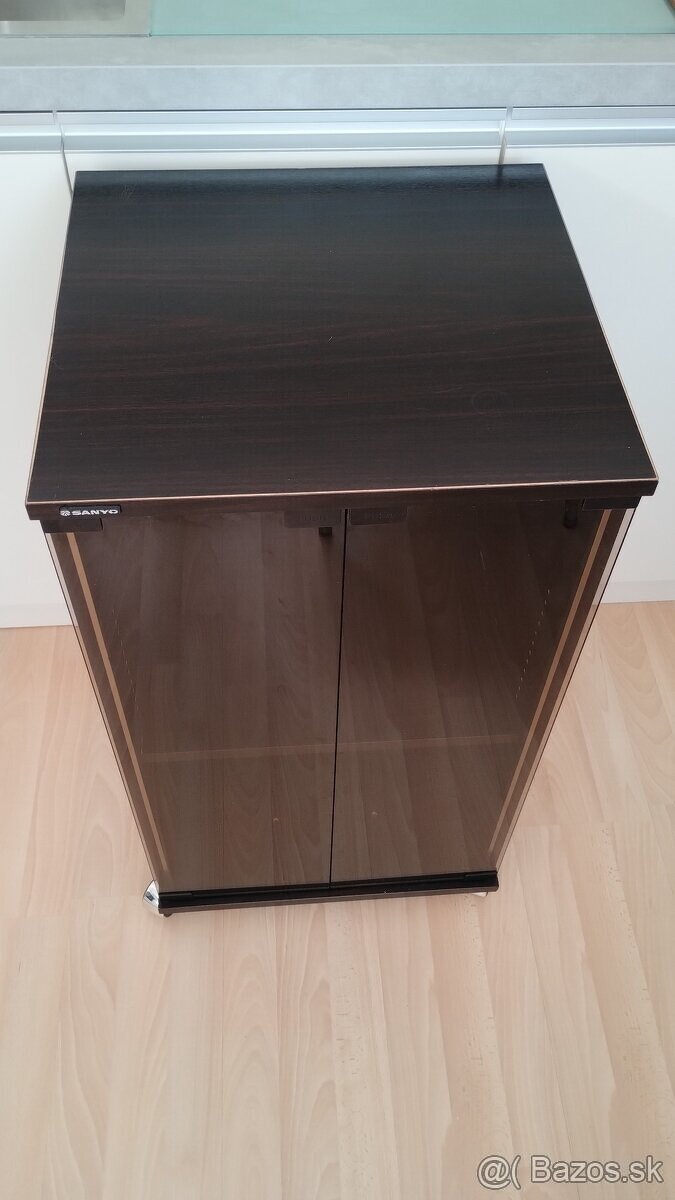 Predám midi hifi rack Sanyo - 3