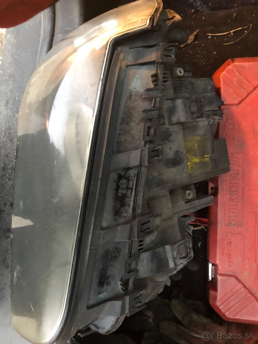 Predam predne halogenove svetla na BMW X3 E83 - 3