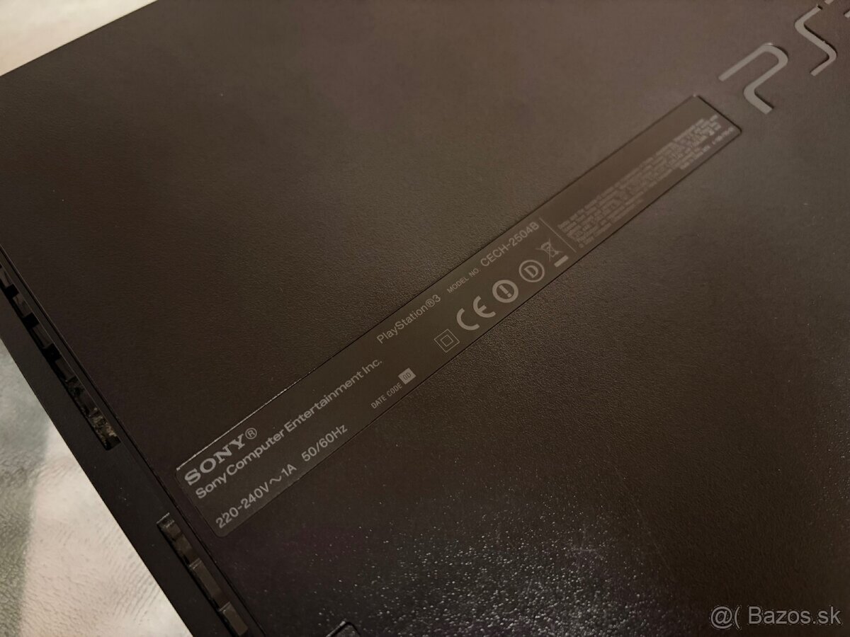 PlayStation 3 + 3x DualShock 3 + 4 hry - 3