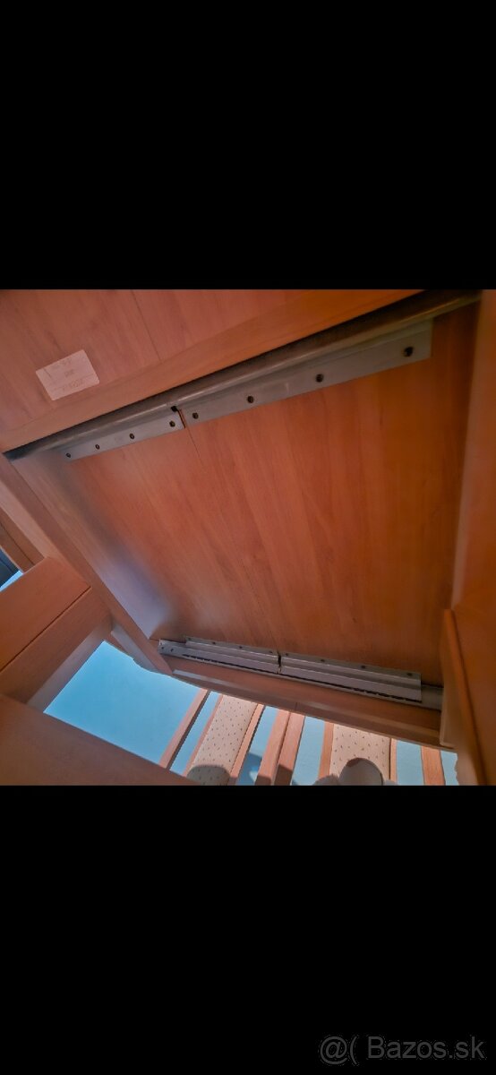 Kuchynský stôl a 4 stoličky - 3