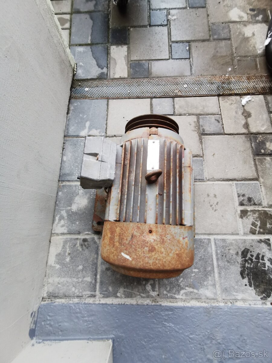 Motor 3 kW 940 otacok - 3