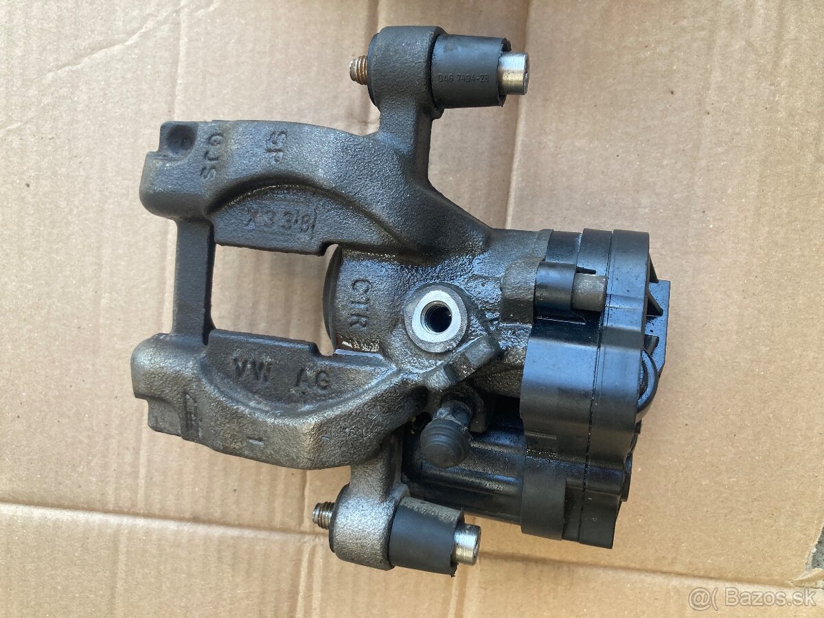 Brzdový třmen Passat B8 Superb Arteon levý i pravý - 3