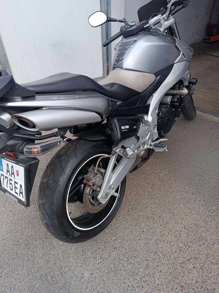 Suzuki GSR 600 - 3