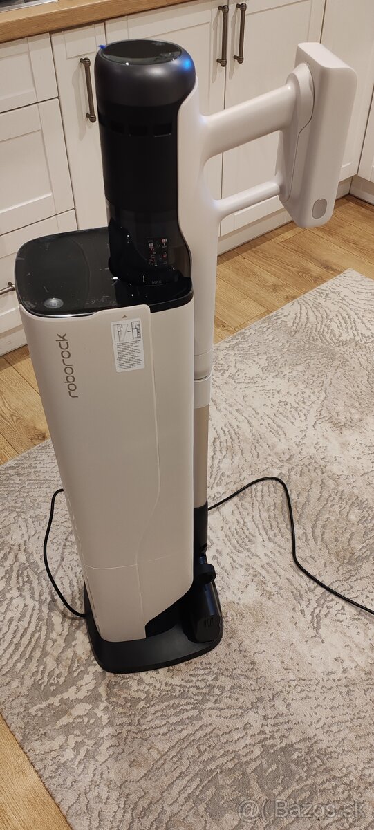 Predám tyčový vysávač H60 HUB PRO - 3