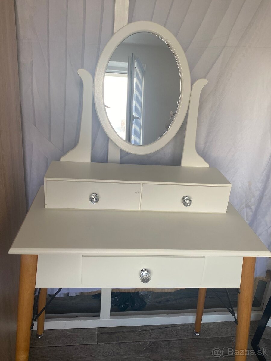 Kozmetický stolík - 3