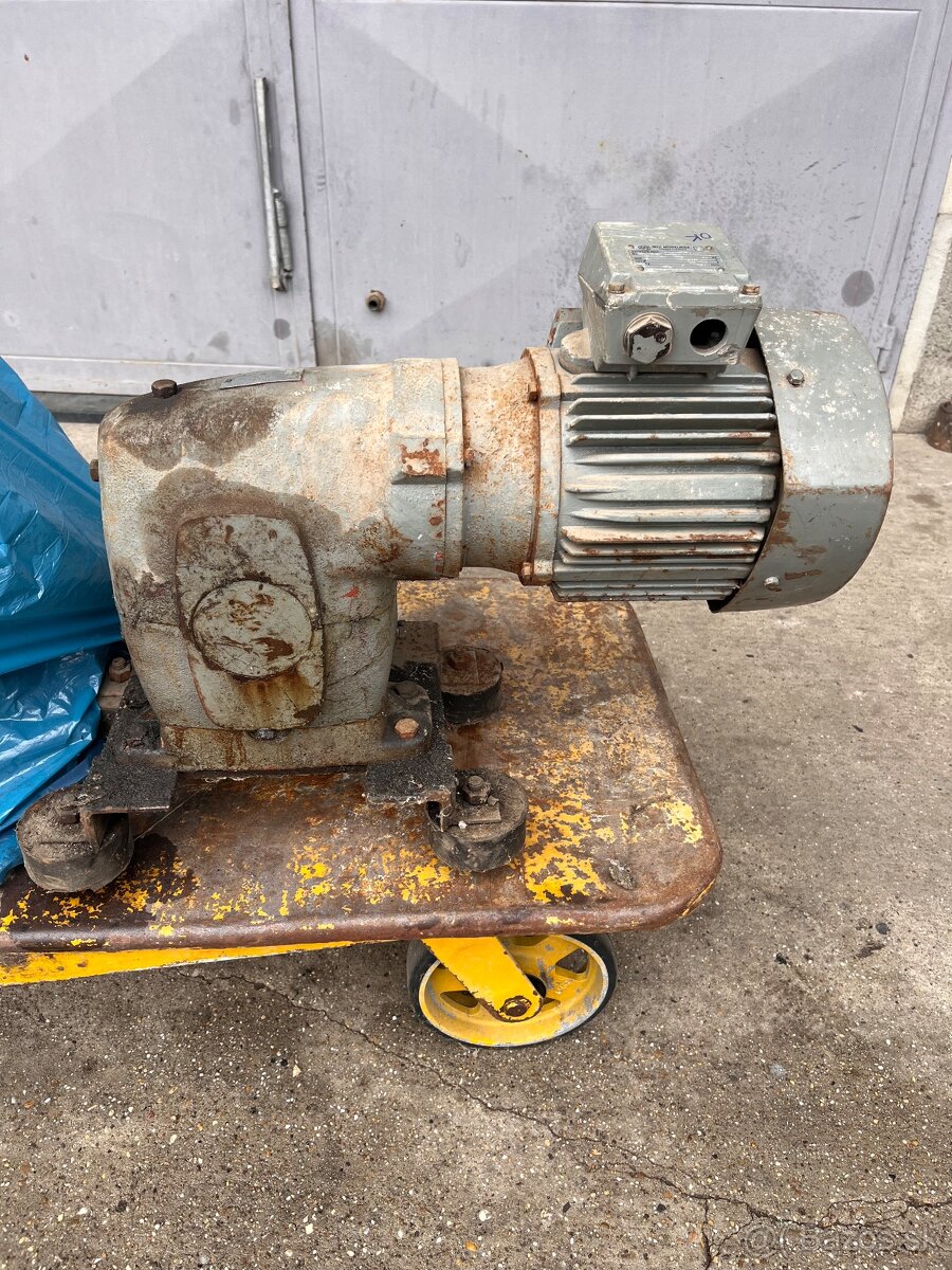 Motor sprevodom - 3