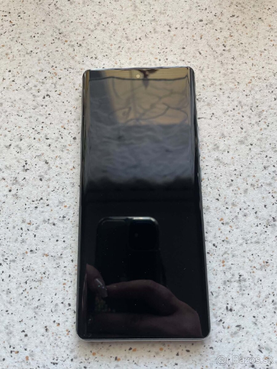 Infinix note 40 pro racing Edition - 3