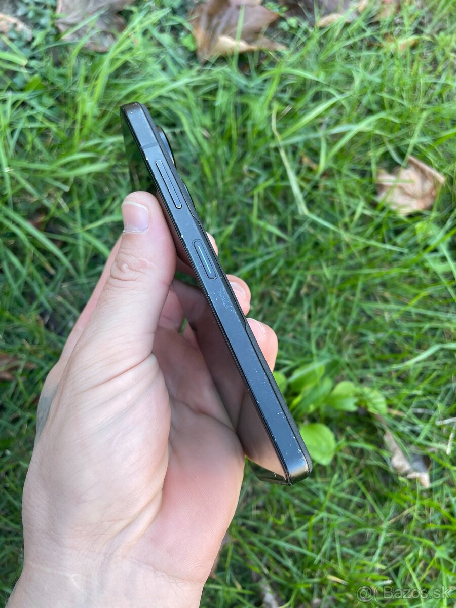 Asus Zenfone 9 - 3