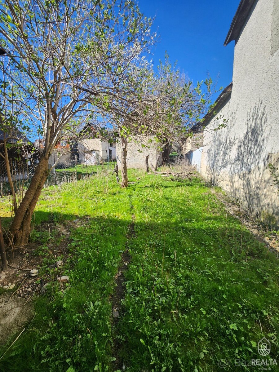 Rodinný dom v pôvodnom stave s veľkým pozemkom v Štrbe - 3