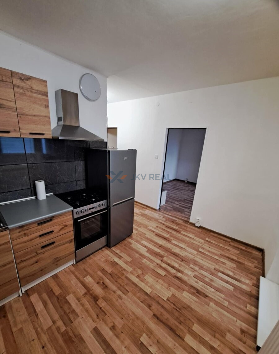 Svetlý 1 izbový zrekonštruovaný byt s balkónom - 3